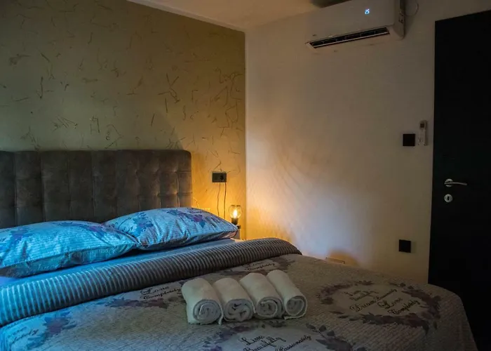 Oli Mare アパート ポレッチ